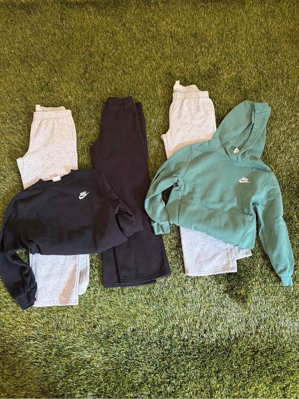 Nike & Full Tilt Girls Sweatpants & Sweatshirt Bundle (Size Small/Medium)